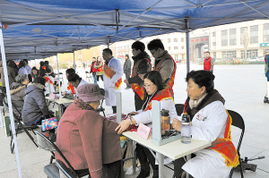 靜?？h志愿者深入基層，奉獻(xiàn)愛心溫暖社會(huì)